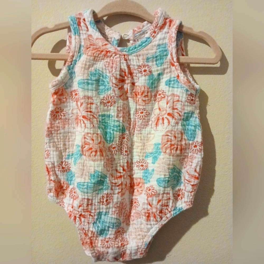 Chick Pea Onsies size 6-9 months